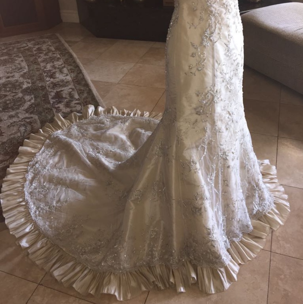 (Never worn) Wedding Dress
